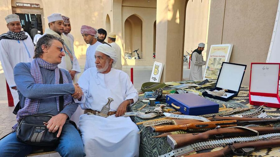 Muscat: Nizwa and Al Jabal Al Akhdar Private Tour with Lunch - Birkat Al Mouz adds one last photo stop