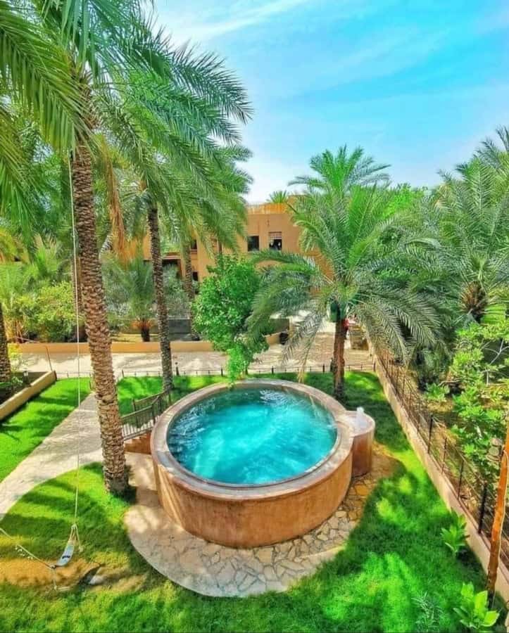 Muscat Oman Grand Canyon, Jebel Shams & Nizwa - Al Hamra and the changing character of inland Oman