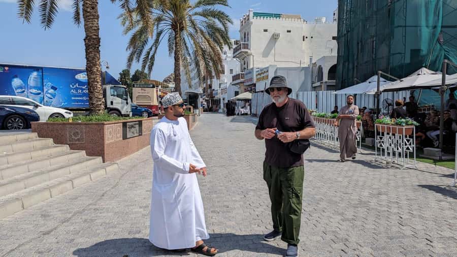Muscat: Private City Guided Tour - Karak tea and Omani bread at a local café