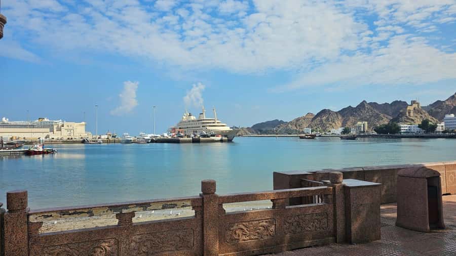 Muscat: Private City Guided Tour - Shopping and bargaining at Muttrah Souq