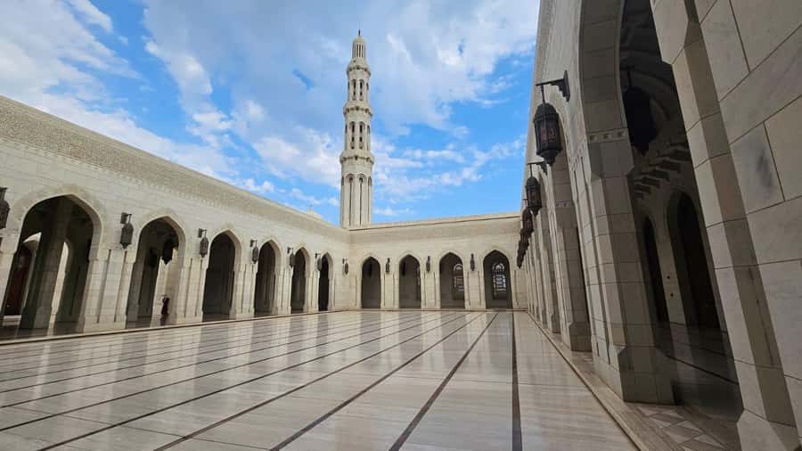 Muscat: Private City Guided Tour - How the timing and transport affect the experience