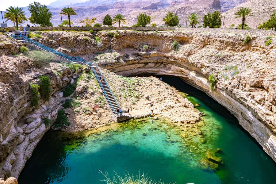 Muscat: Southern Treasures & Wadi Shab Tour with Audio Guide - The long road south from Muscat