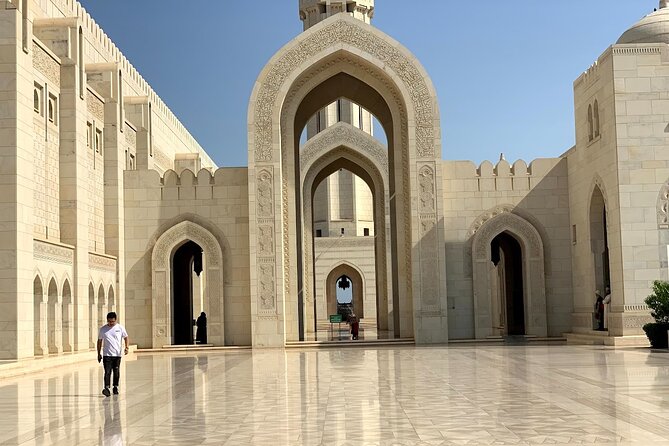 Muscat Tour - Half day - Starting at the Sultan Qaboos Grand Mosque