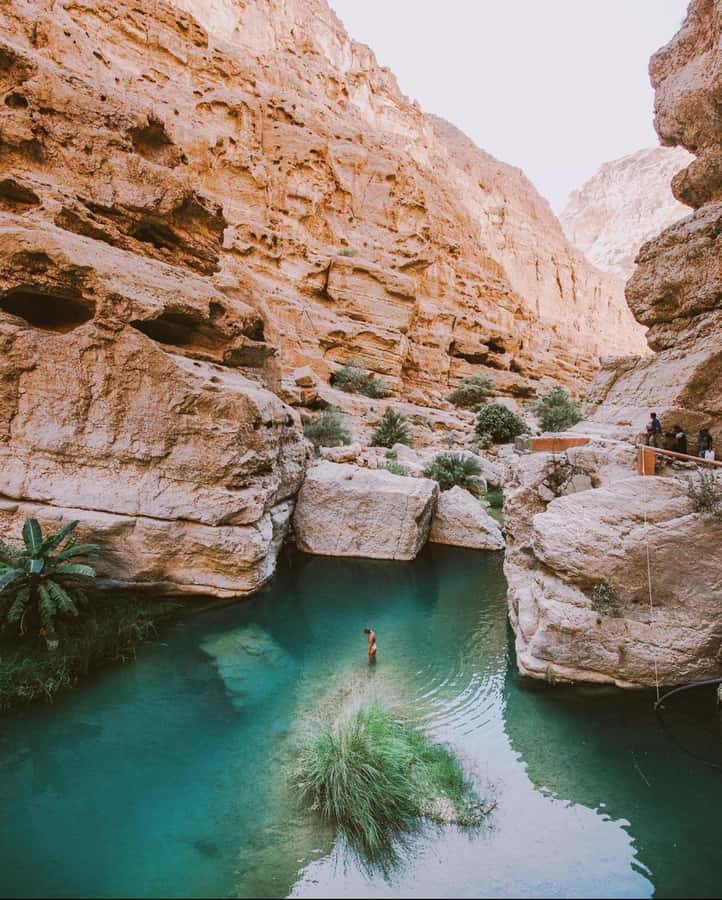 Muscat: Wadi Shab & Bimmah Sinkhole Tour with Pickup & Lunch - Why this day trip works from Muscat
