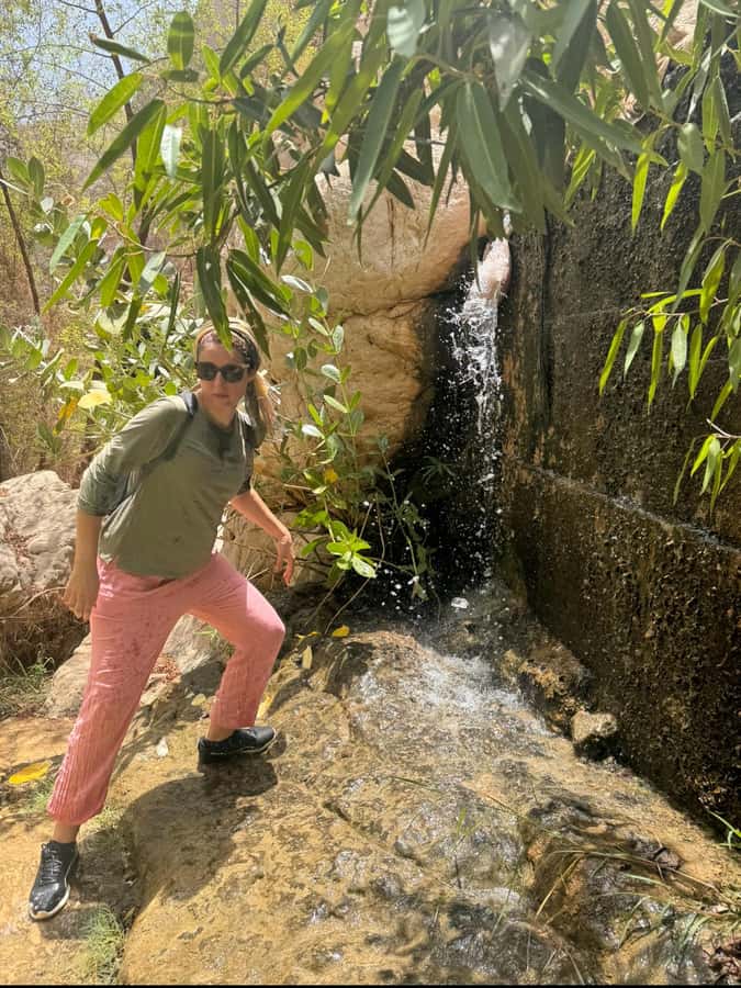 Muscat: Wadi Shab & Bimmah Sinkhole Tour with Pickup & Lunch - The pools, caves, and waterfall at Wadi Shab