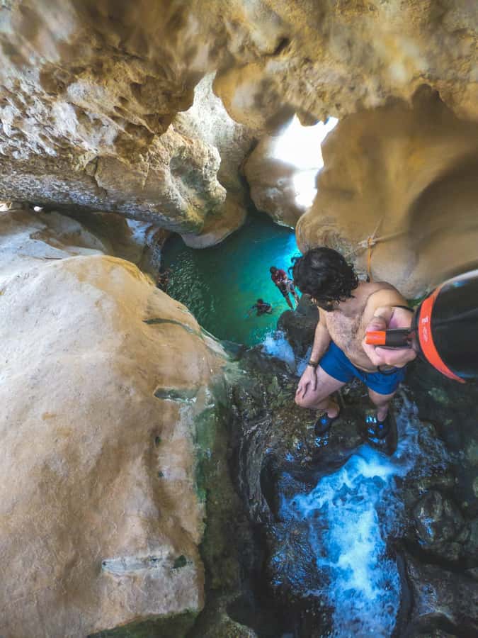 Muscat: Wadi Shab & Bimmah Sinkhole Tour with Pickup & Lunch - Swimming at Bimmah Sinkhole