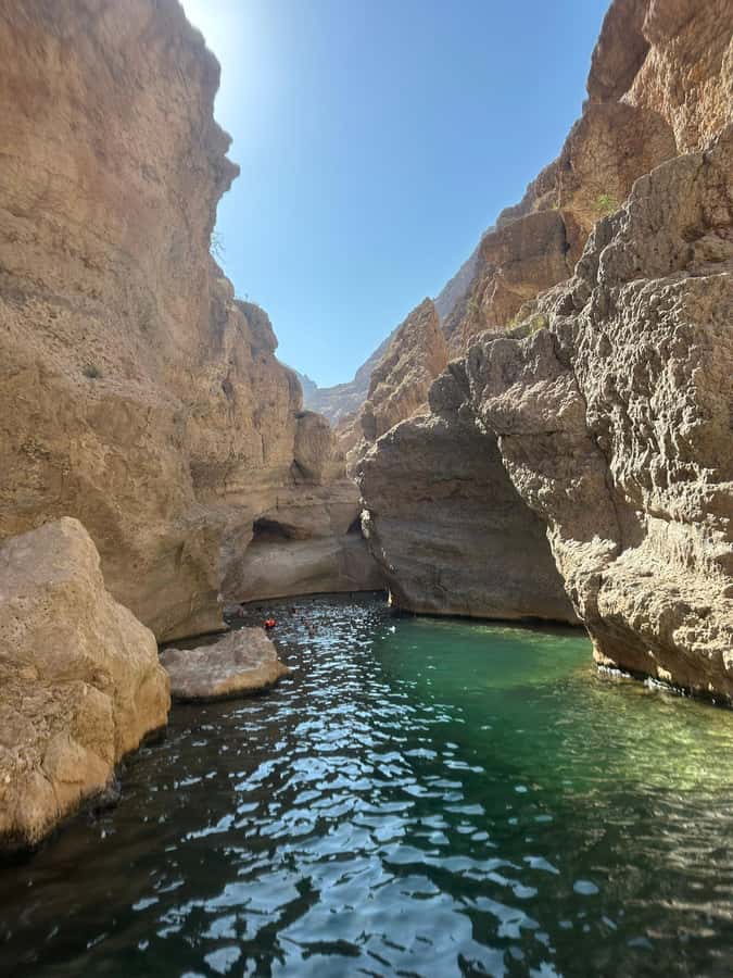Muscat: Wadi Shab & Bimmah Sinkhole Tour with Pickup & Lunch - Practical packing advice for the wadi