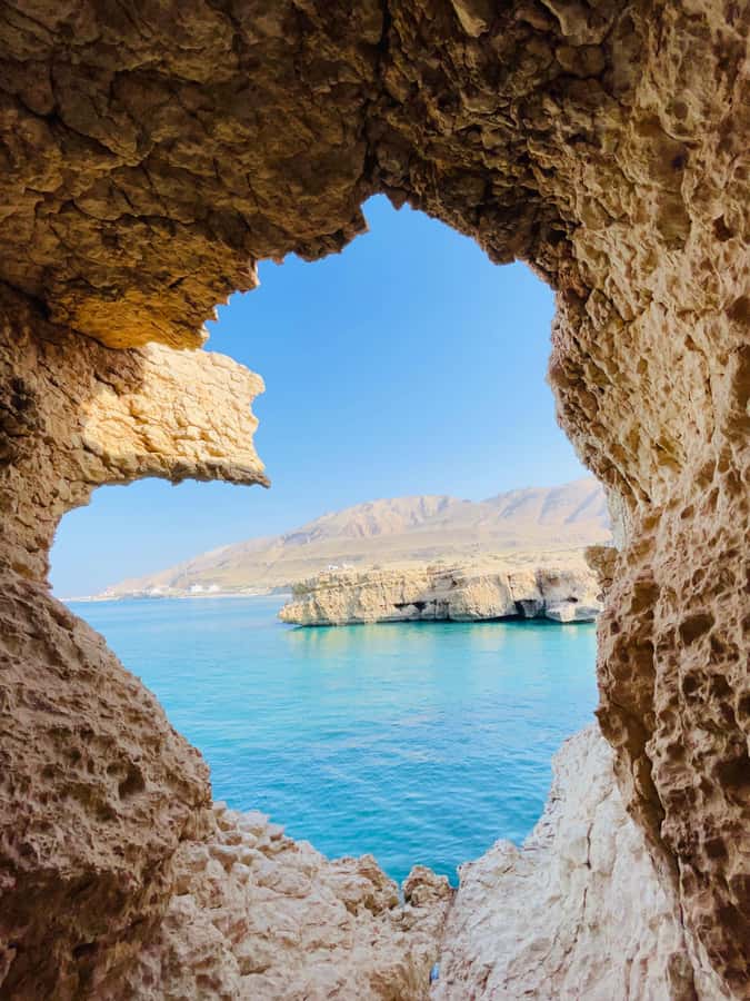 Muscat: Wadi Shab, Romantic Cave and Sinkhole Full-day Trip - Lunch and the practical comforts