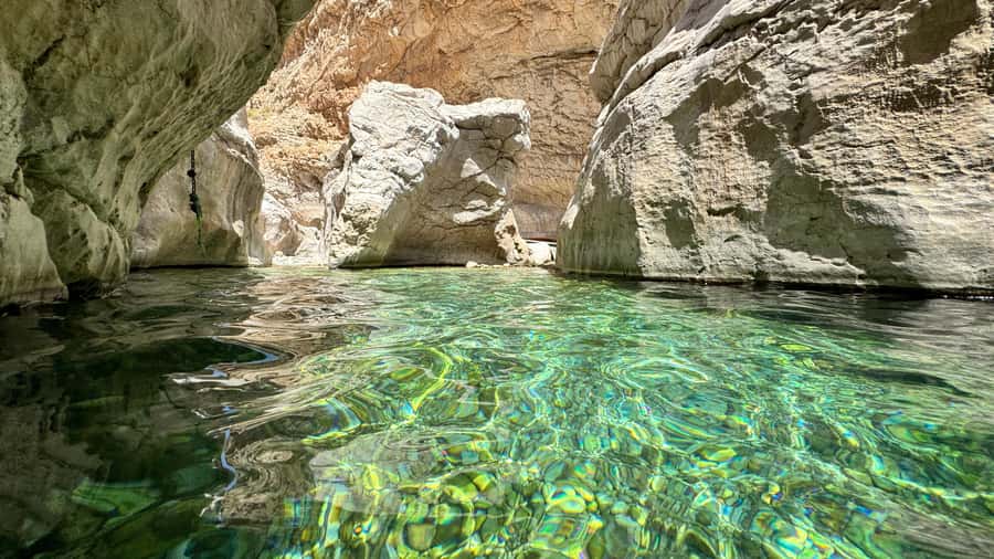 Muscat: Wahiba Desert and Wadi Bani Khalid Guided Group Tour - Lunch with an Omani flavor