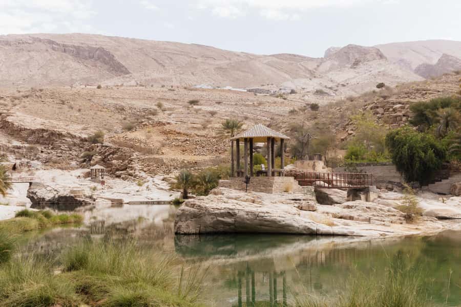 Muscat: Wahiba Desert and Wadi Bani Khalid Guided Group Tour - Guides are a major part of the value