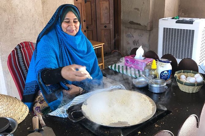 Nizwa and Oman's Grand Canyon: Full-Day Adventure - Lunch, tea, and the human side of the day