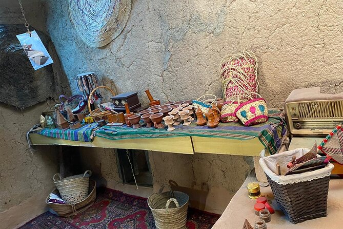 Nizwa and Oman's Historical Gems Tour - Al Hamra and the warmth of a traditional house