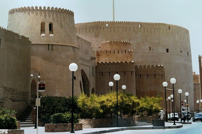 Nizwa & Jabel Akhder (Sharing) - Nizwa Souq beside the fort