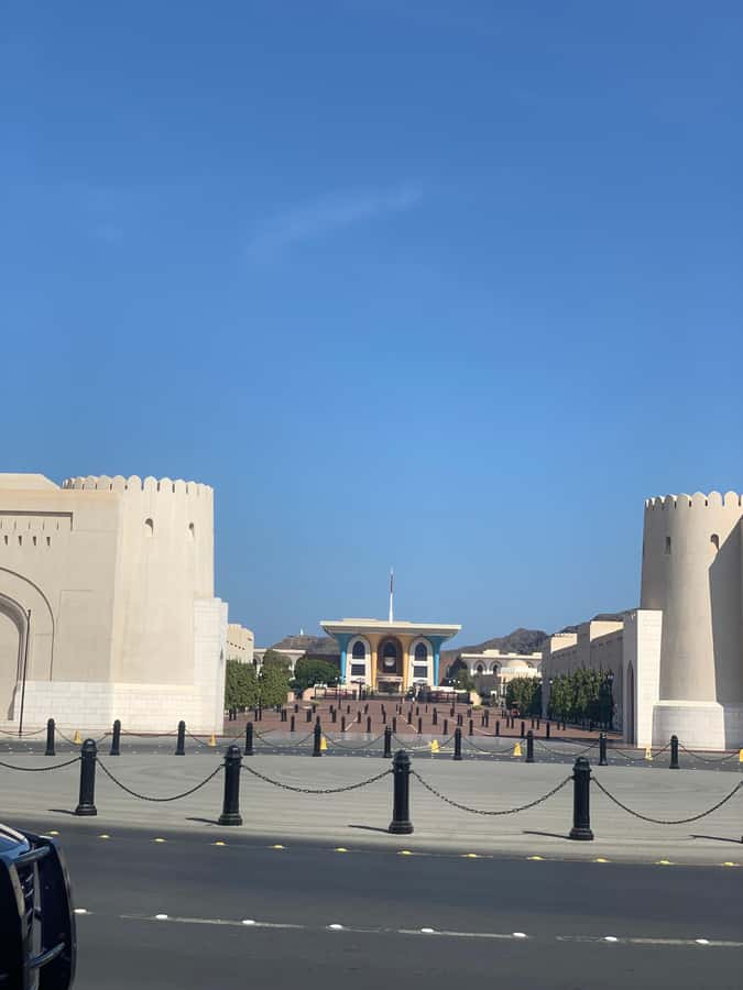 Oman: Private City Tour of Muscat with pick up/drop off - Lunch, tea, and the value of a private guide
