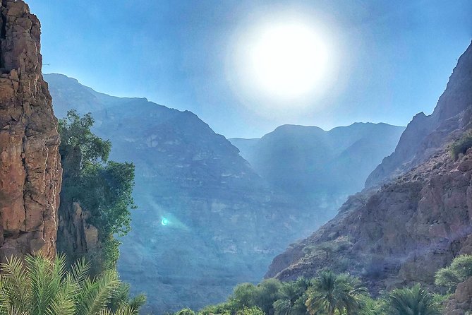 Overnight Desert Tour with Wadi Bani Khalid - What the guides add to the experience