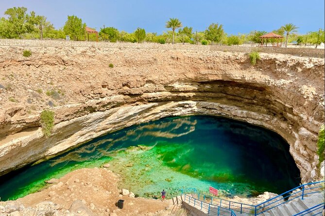 Private 3 days 2 nights Roundtrip Tour in Oman - Day Three: Sunrise, Bronze Age Tombs, and Oman’s Green Mountain