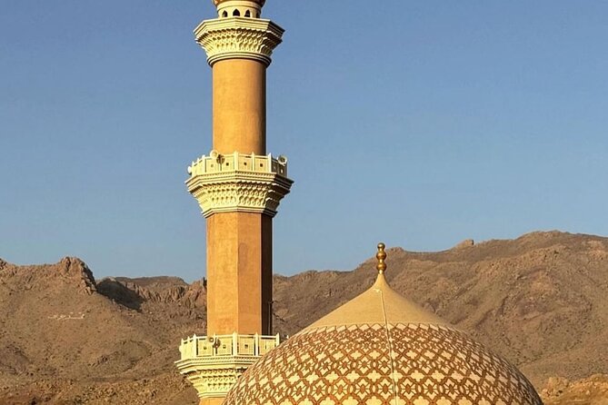 Private Day Tour to the Enchanting Forts of Nizwa - Clothing, walking, and smart preparation