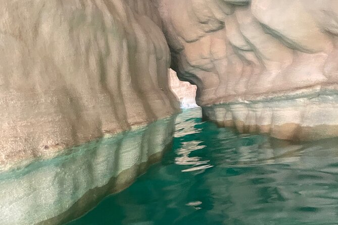 Private Day Trip to Wadi Shab & Bimmah Sinkhole Price Up To 5 Persons - What the $400 private price really covers