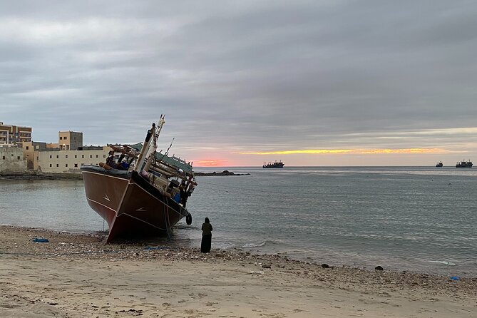 Private Full-Day East Oman Tour from Salalah with Lunch - Mirbat Castle and an old trading port