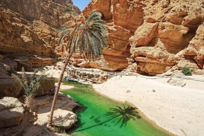 Private Full-Day Wadi Shab and Bimmah Sinkhole Tour
