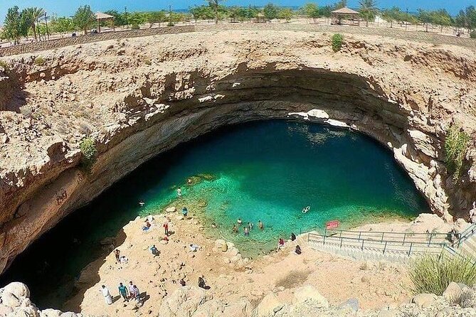 Private Full-Day Wadi Shab and Bimmah Sinkhole Tour - A private tour changes the pace