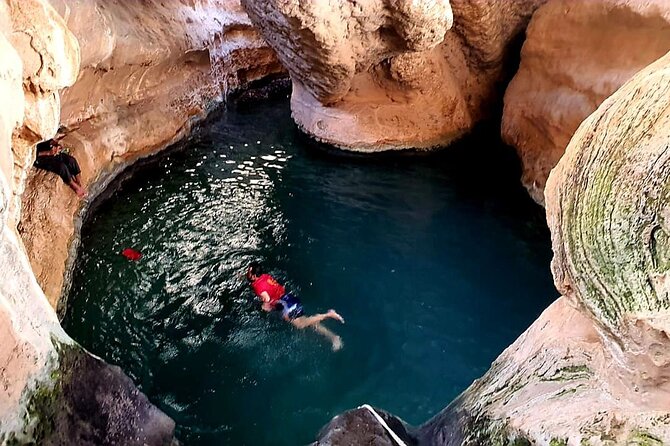 Private Full-Day Wadi Shab and Bimmah Sinkhole Tour - What the $187 price really covers