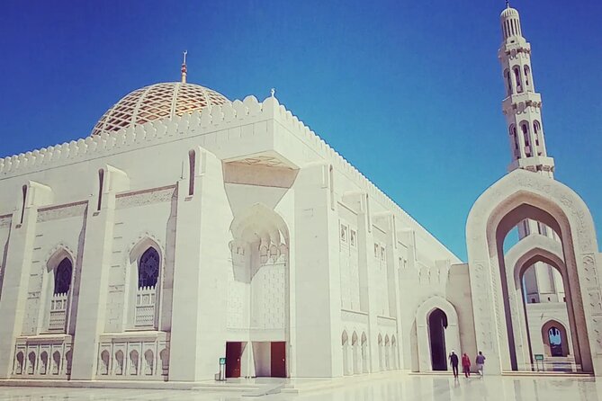 Private Half-day Tour in Muscat - Sultan Qaboos Grand Mosque: Begin With Muscat’s Great Showpiece