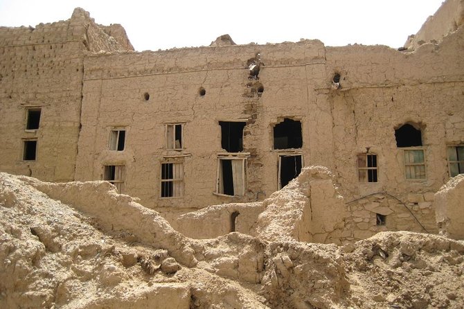 Private Tour: The Grand Canyon of Oman and Jebel Shams Day Trip - Wadi Ghul and the old village of Ghul
