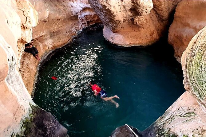 Private Tour Wadi Shab & Sinkhole Tour – Swim, Hike & Explore - A private guide makes the active parts easier