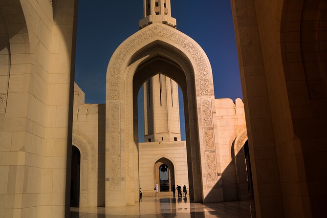 Private Transfer: To and From Muscat Airport - Handling flight delays and changed arrival times