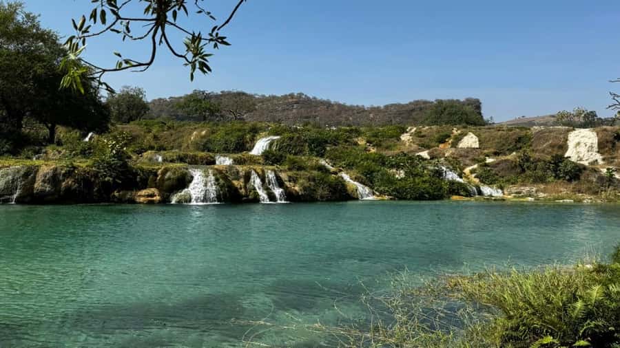 Salalah East Adventure: Waterfalls, Mountain & Safari - The private 4x4 and group size