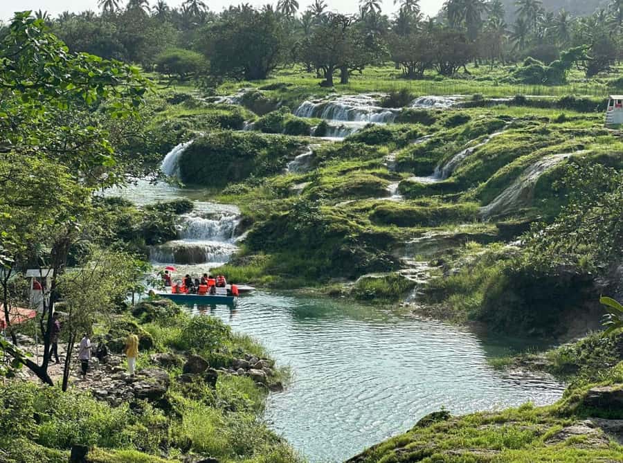 Salalah: Wadi Derbat, Jabal Samhan, & Sinkhole Private Tour - Taqah Castle and the Coastal Start