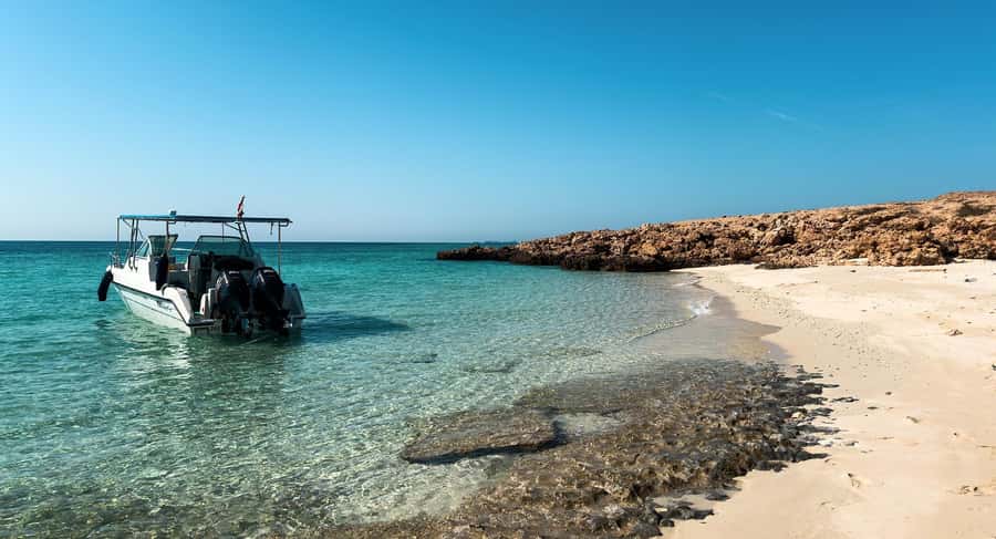 Snorkeling with turtles at Ad Daymaniyat Islands - Three hours around the islands and in the water