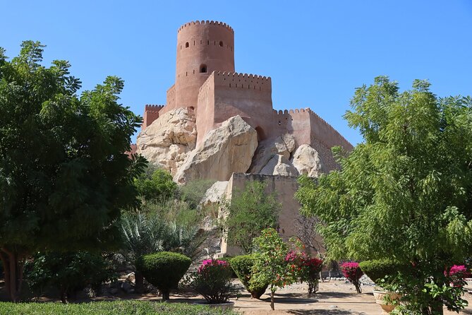 Tour Shahad 4 Days-3 Nights, Oman Tours Package - Day 2: Nizwa’s market, fort, and the road to Wahiba Sands