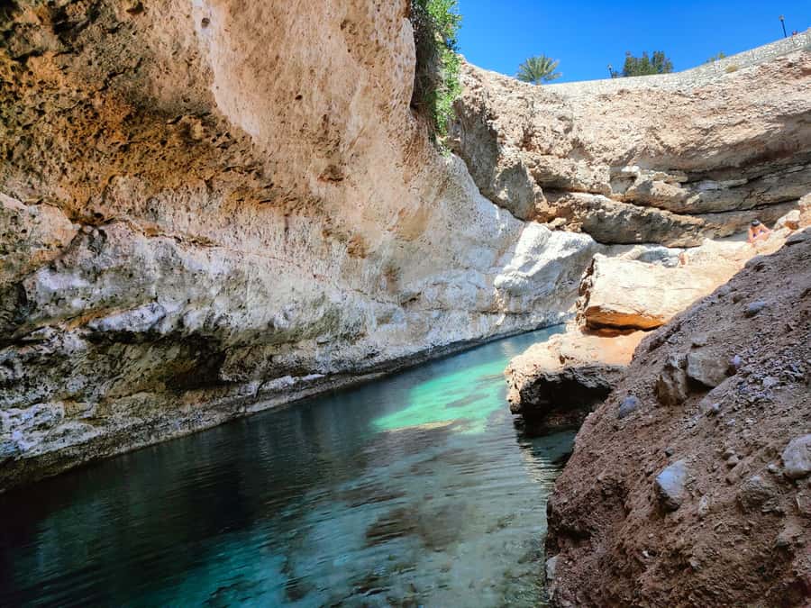 Wadi Shab &Bimmah Sinkhole &Heart shaped Cave &Pebble Beach - The early road from Muscat to Wadi Shab